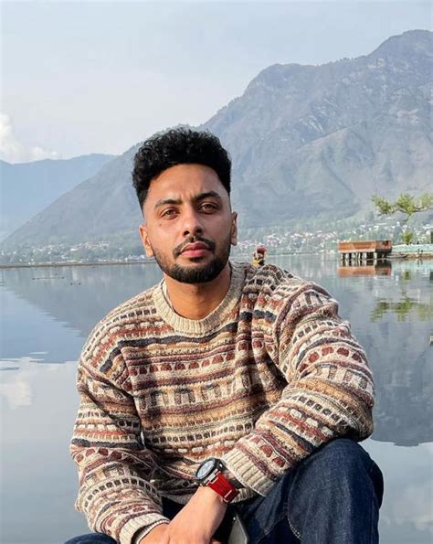 navaan sandhu height